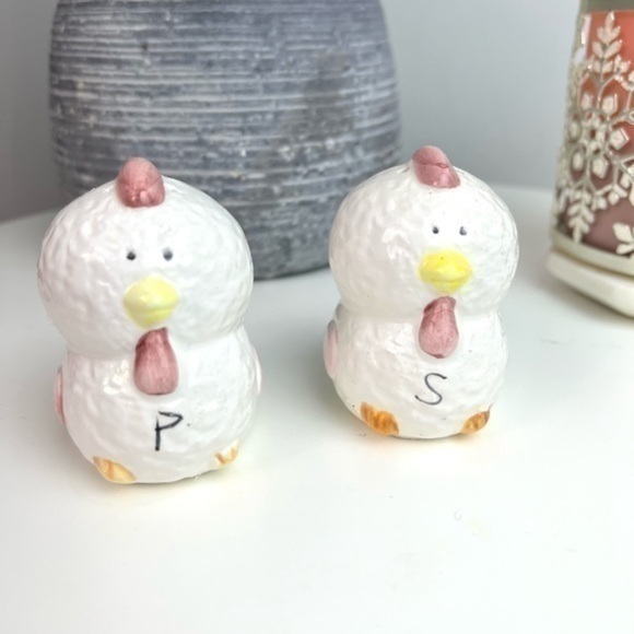 Vintage Pair of Chicken Fowl White Salt and Pepper Shakers - Picture 1 of 6